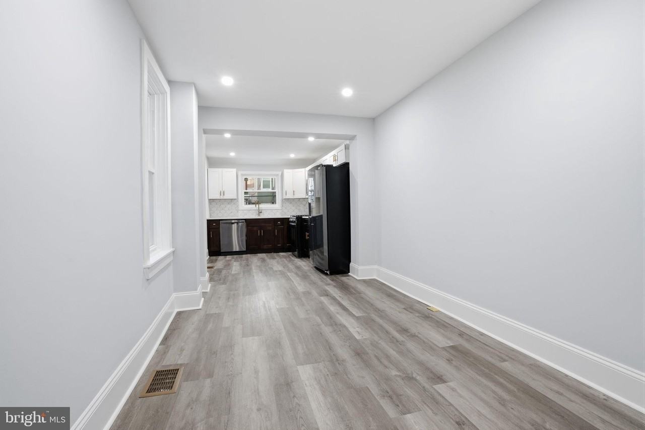 2037 E Cumberland St - Photo 7 of 21