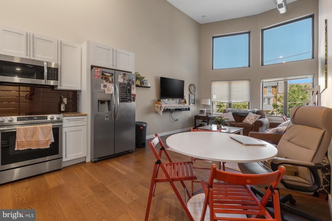 1142 Crease St Apt 2l #2L - Photo 2 of 17