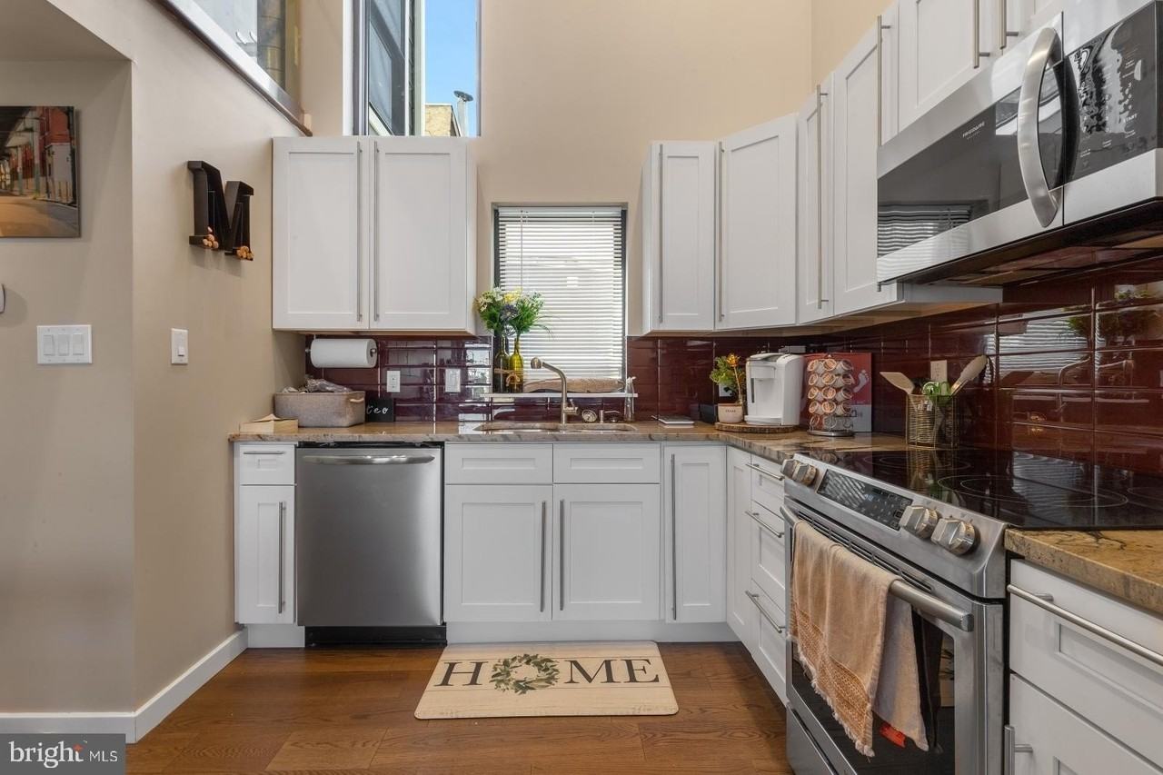 1142 Crease St Apt 2l #2L - Photo 3 of 17