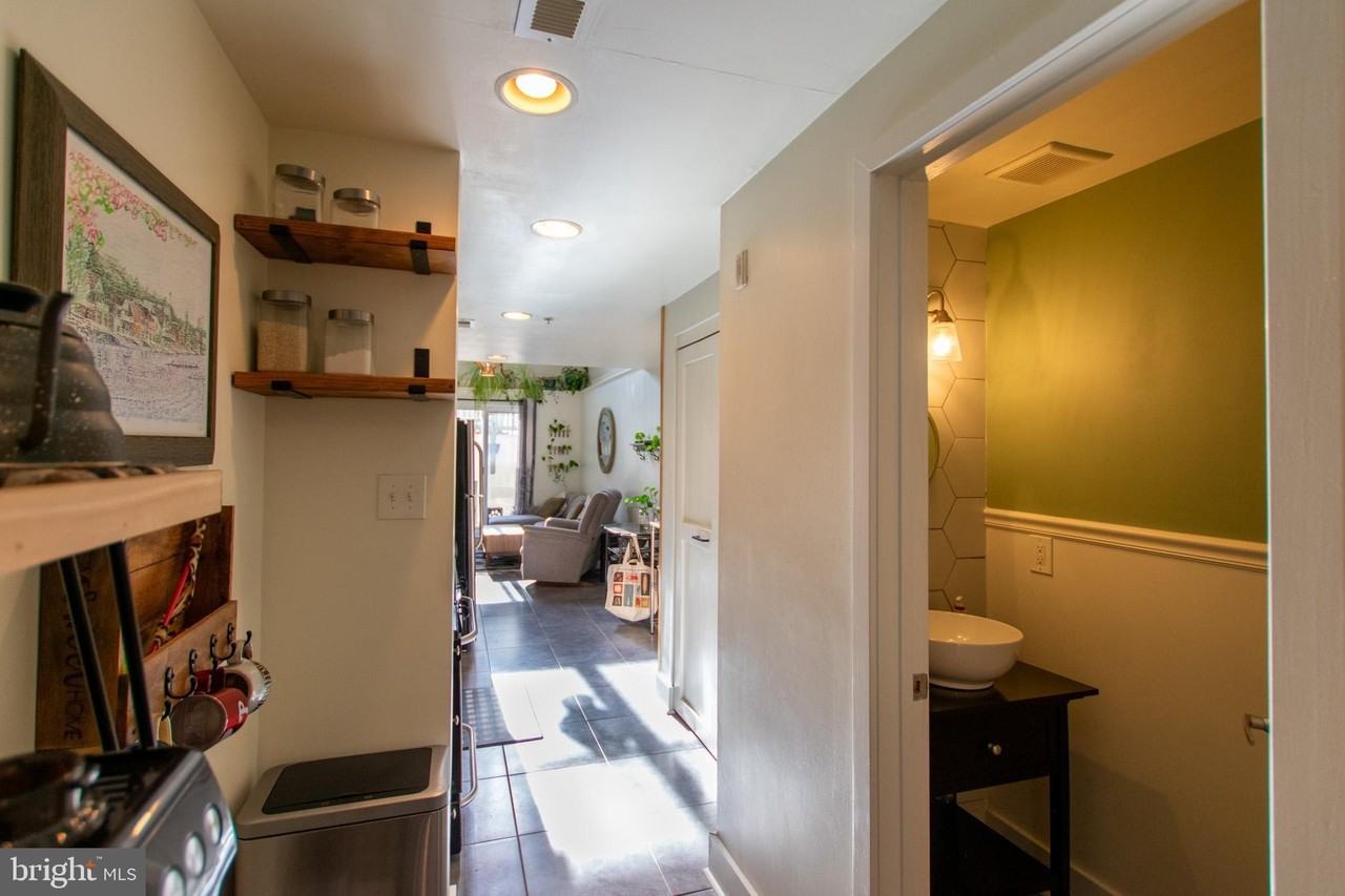 1814 Christian St Apt 1 #1 - Photo 7 of 30