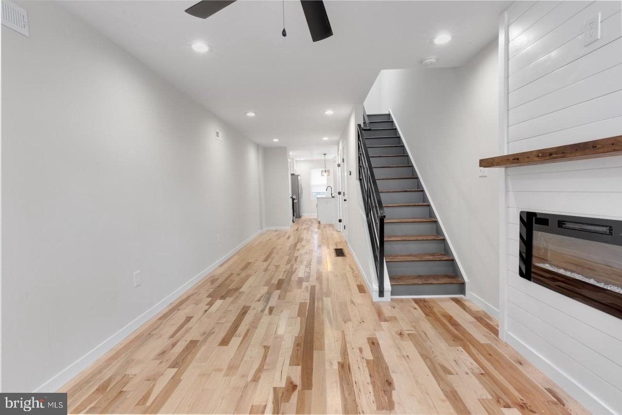 2039 E Letterly St - Photo 3 of 38