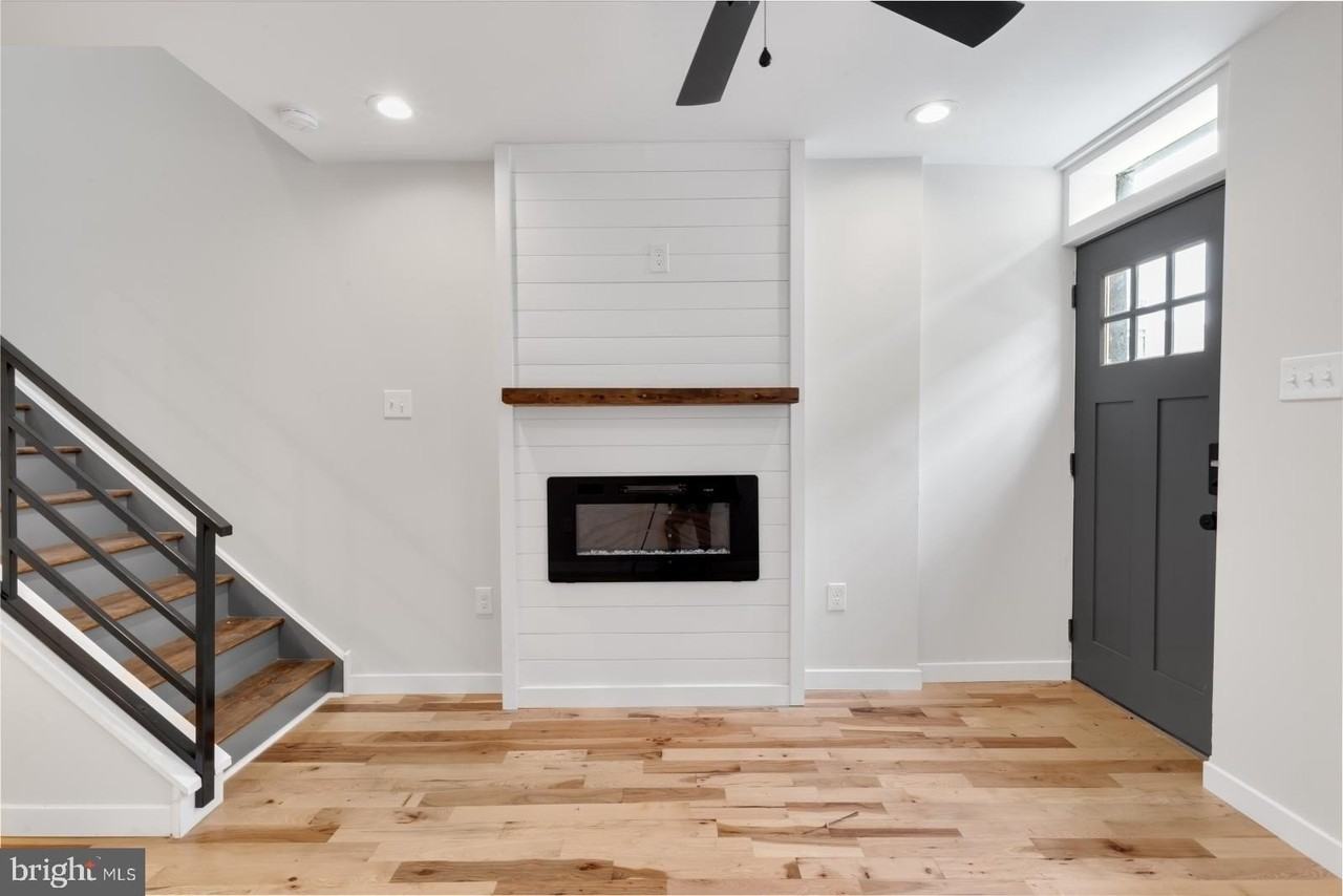 2039 E Letterly St - Photo 4 of 38