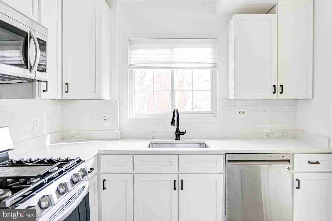 1700 Preston Rd - Photo 5 of 22