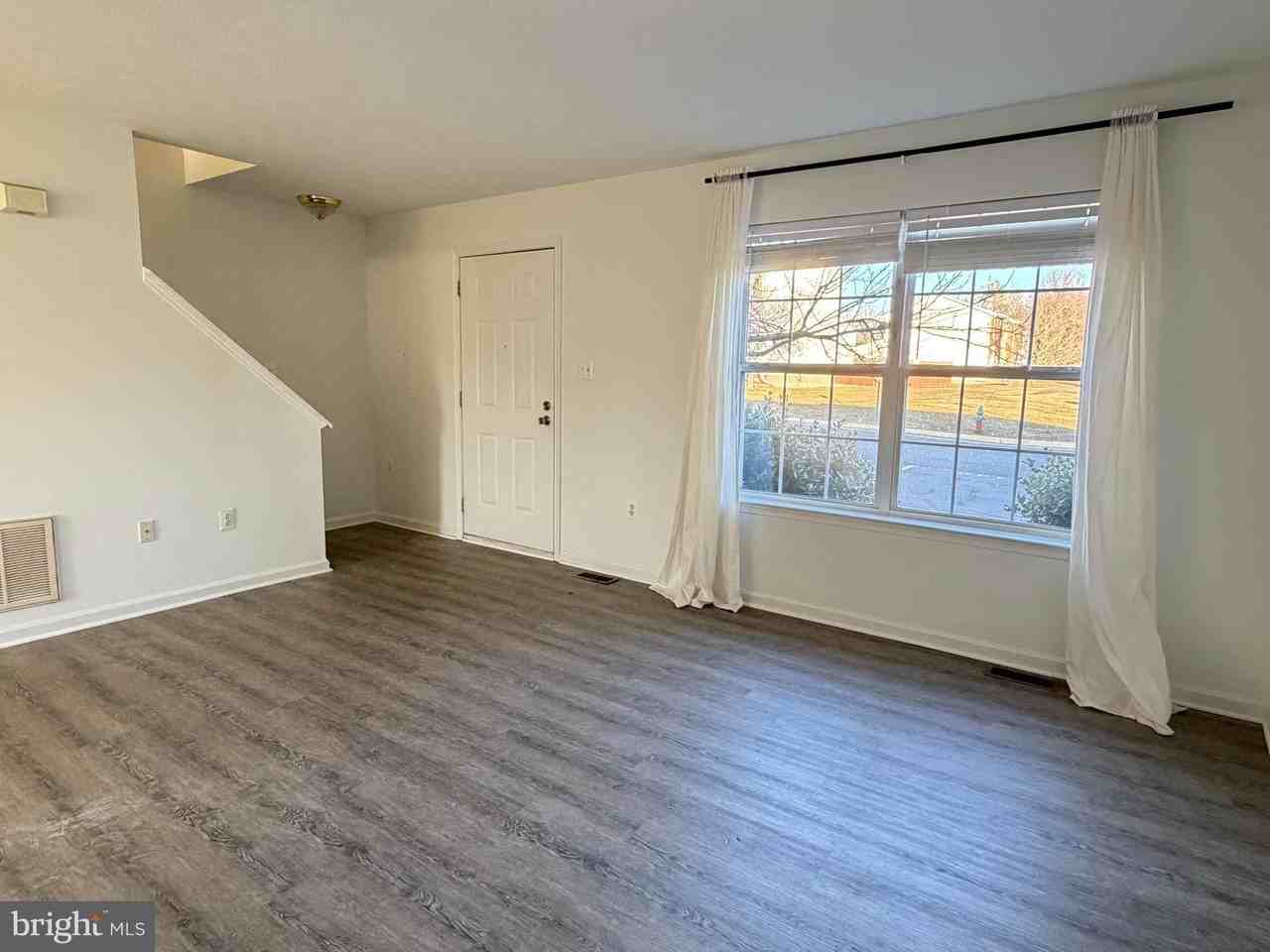 138 Surrey Club Ln - Photo 3 of 17