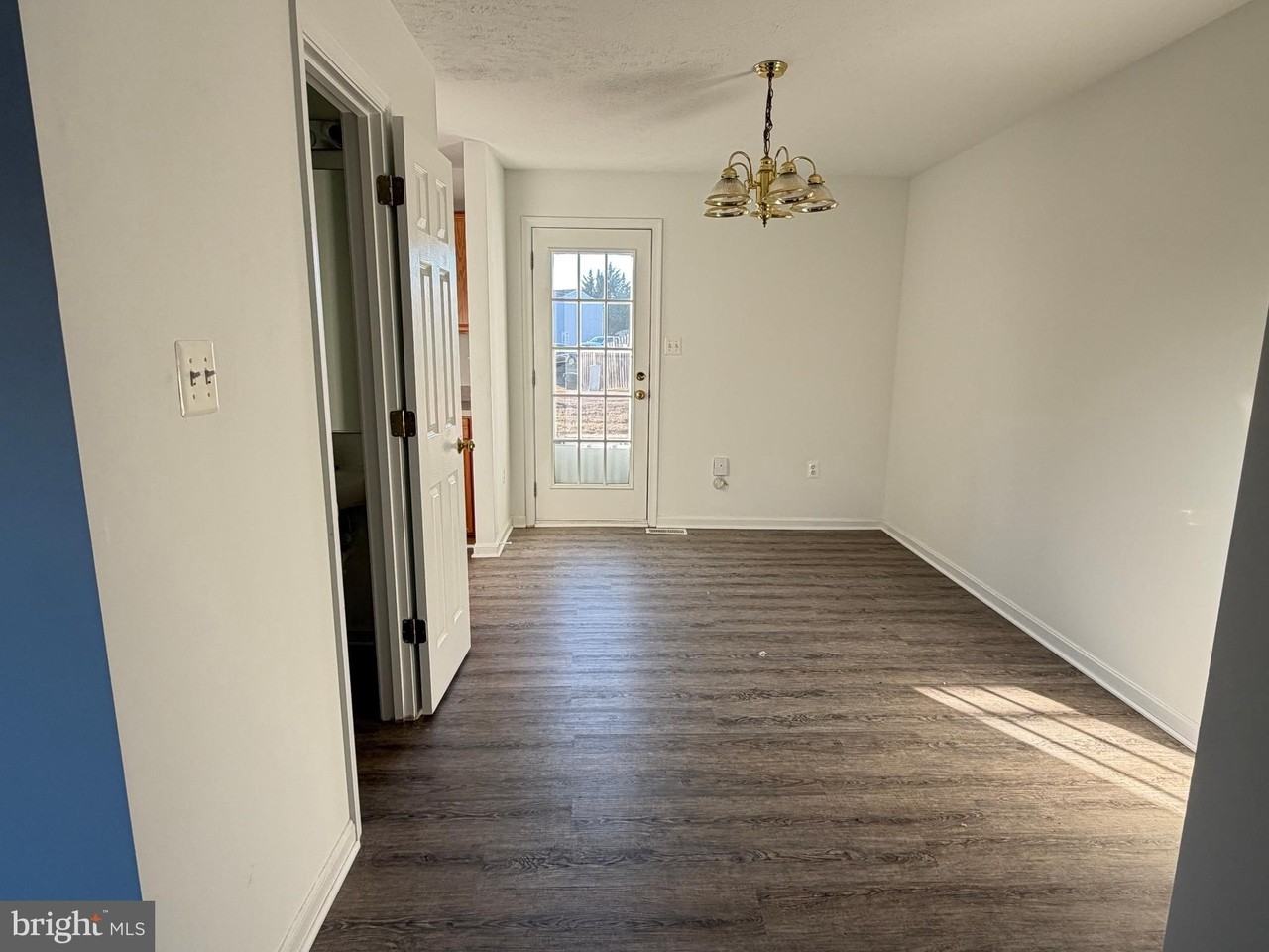 138 Surrey Club Ln - Photo 4 of 17