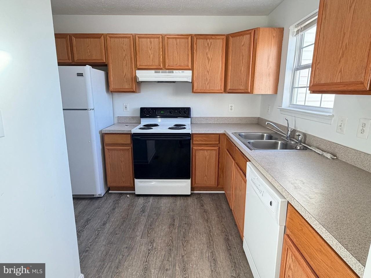 138 Surrey Club Ln - Photo 6 of 17