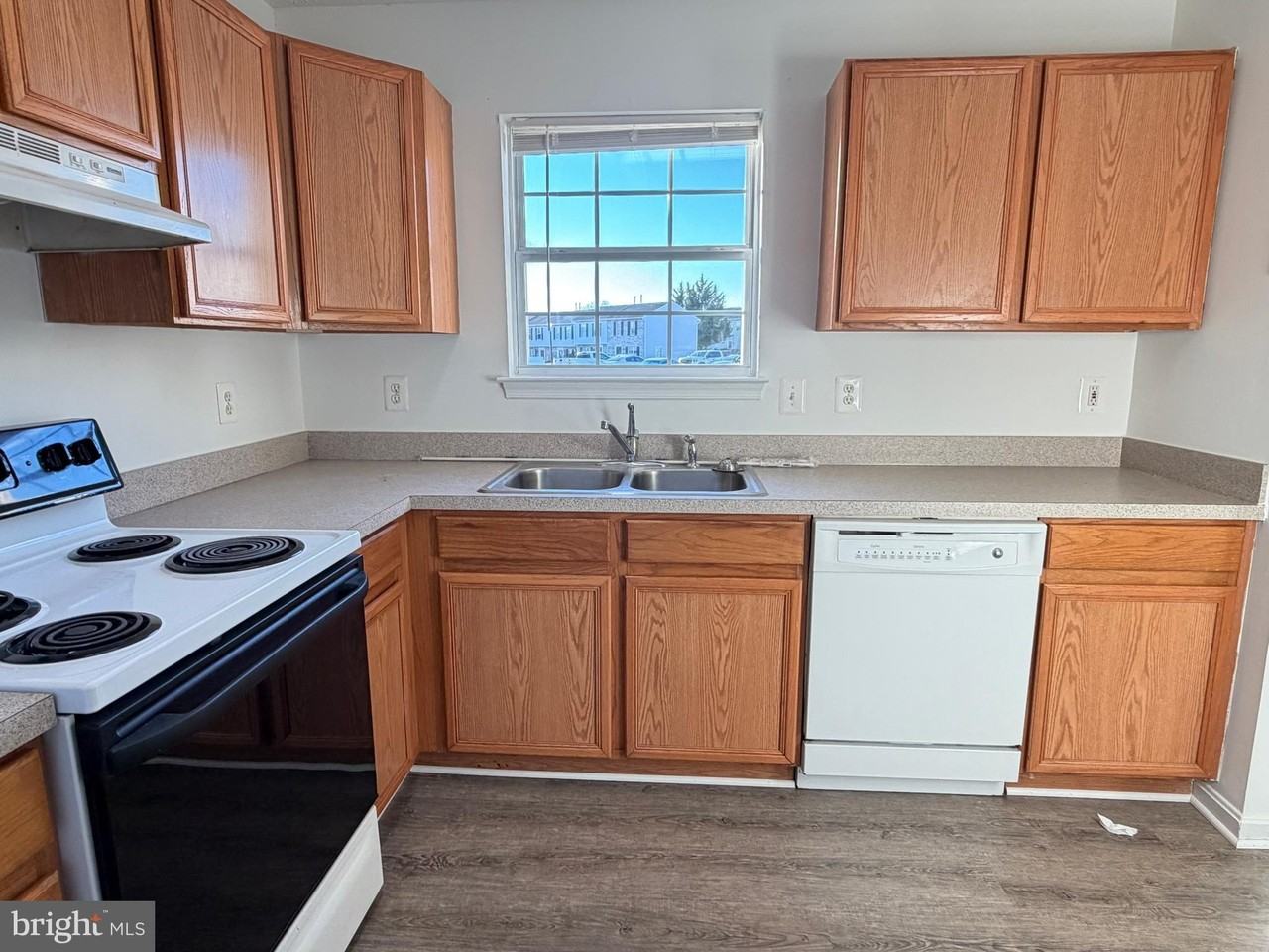 138 Surrey Club Ln - Photo 7 of 17