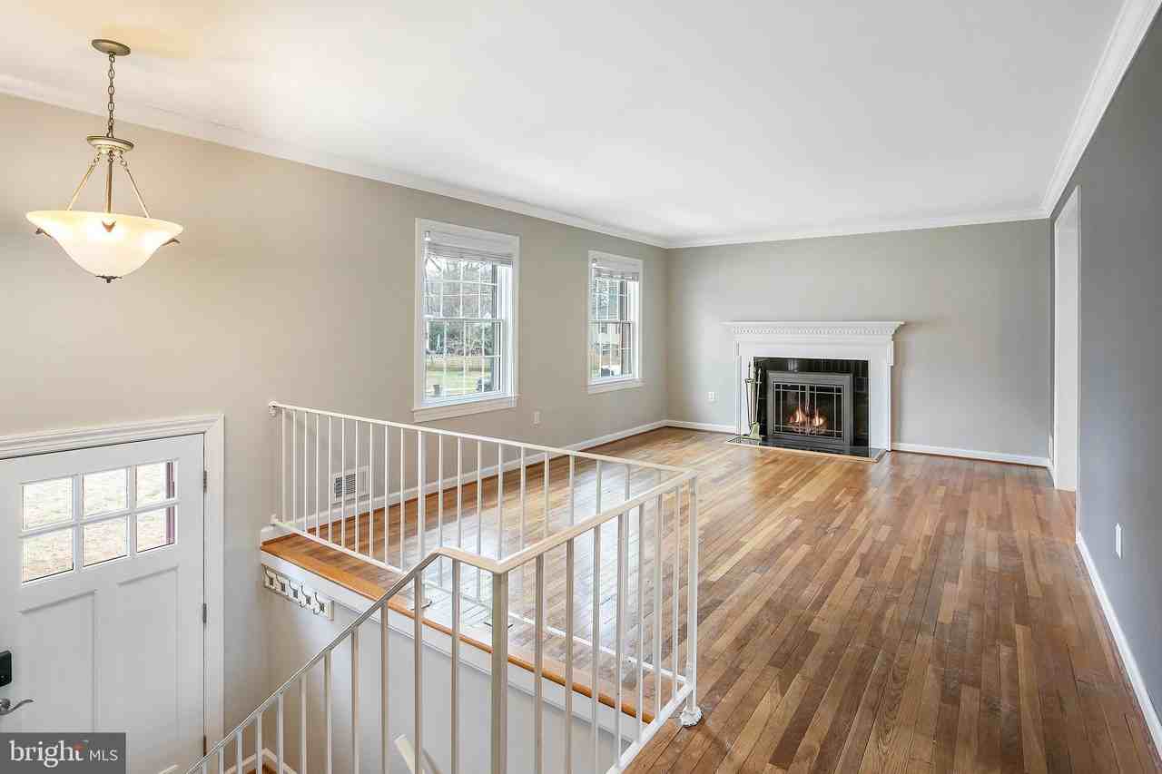 8300 Midwood St - Photo 3 of 37