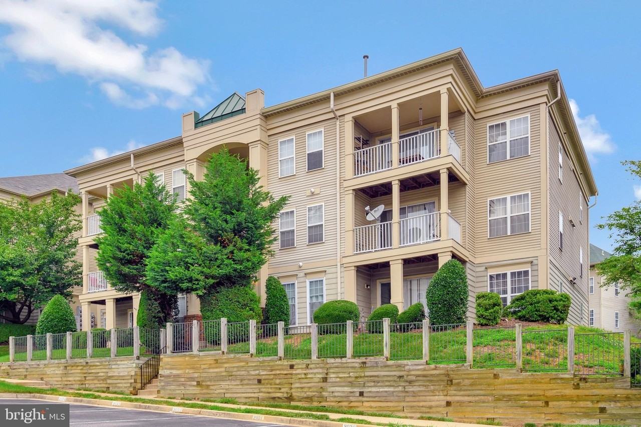 1067 Gardenview Loop Apt 302 #302 - Photo 3 of 35