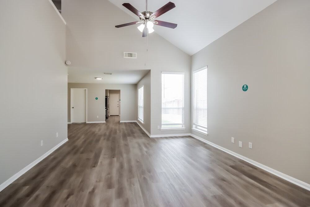 2802 Fox Mountain Dr - Photo 4 of 20