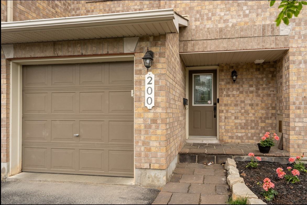 200 Flamborough Way - Photo 2 of 14