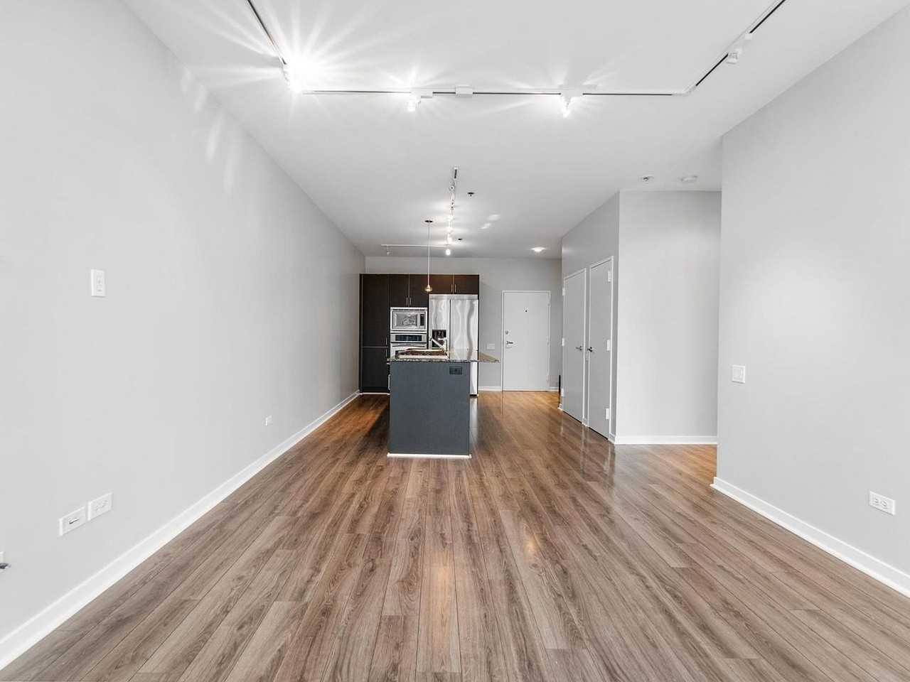 653 N Kingsbury St Apt 2004 #2004 - Photo 2 of 15