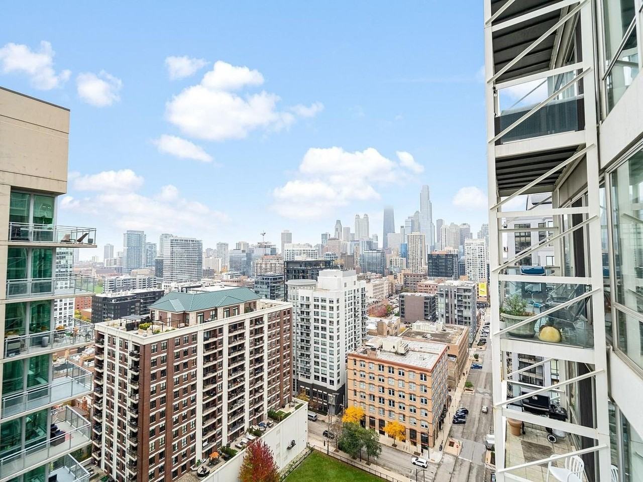 653 N Kingsbury St Apt 2004 #2004 - Photo 3 of 15