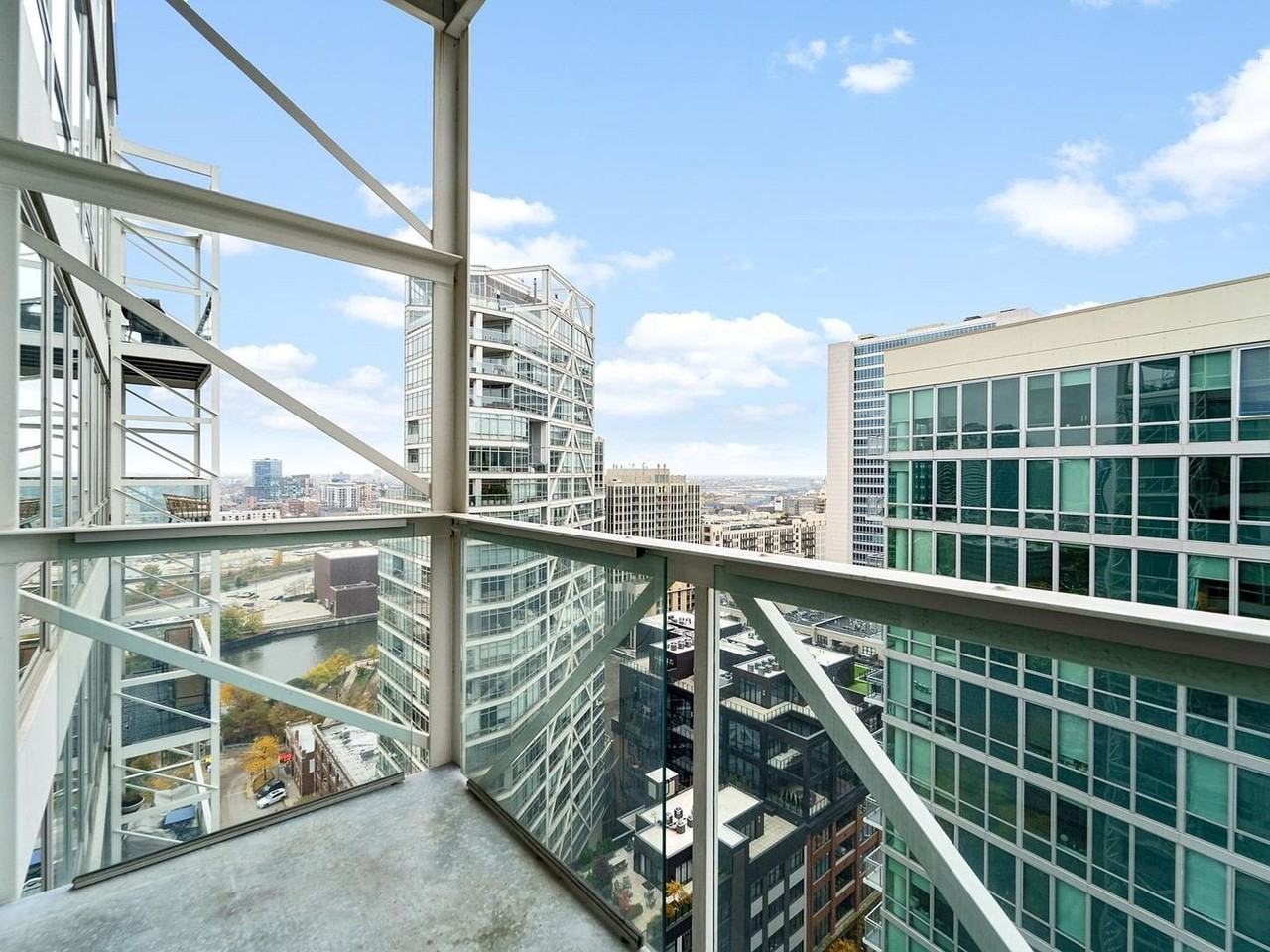 653 N Kingsbury St Apt 2004 #2004 - Photo 4 of 15