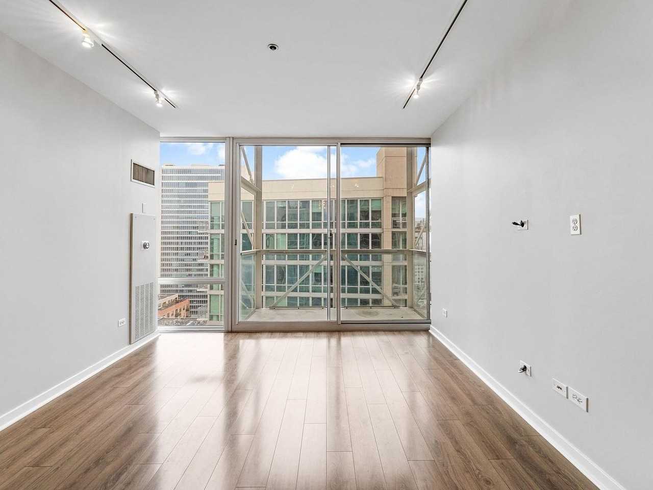 653 N Kingsbury St Apt 2004 #2004 - Photo 5 of 15