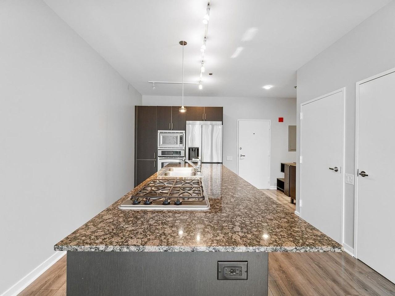 653 N Kingsbury St Apt 2004 #2004 - Photo 6 of 15