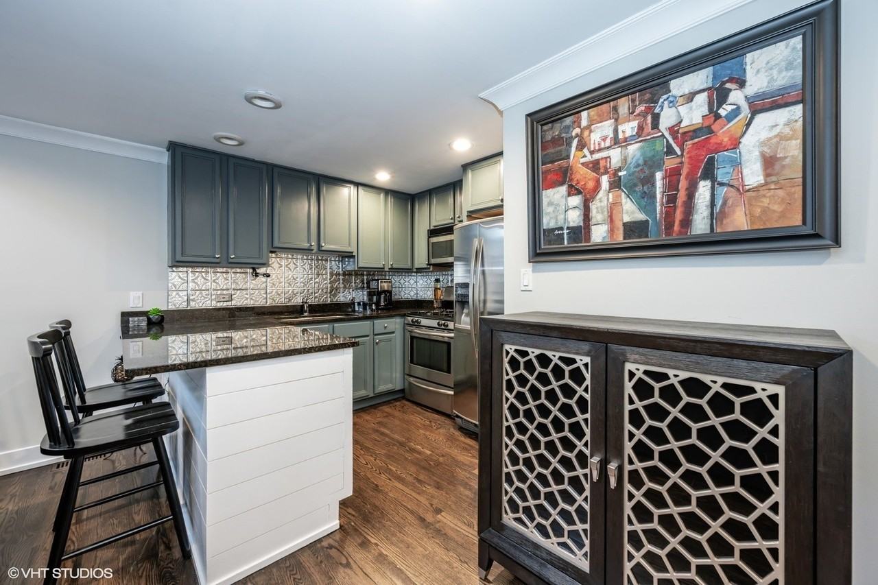 2350 N Kedzie Blvd Unit F #F - Photo 3 of 20