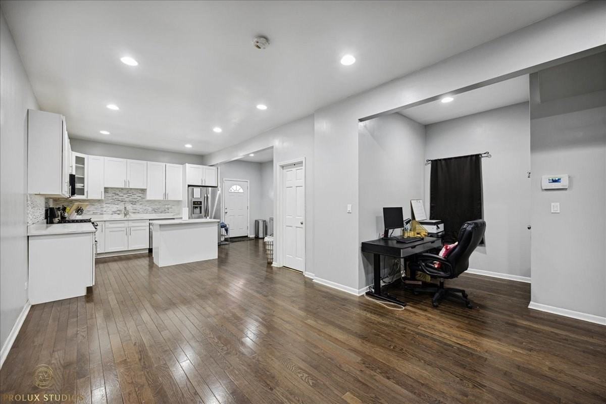 352 N Avers Ave - Photo 4 of 19