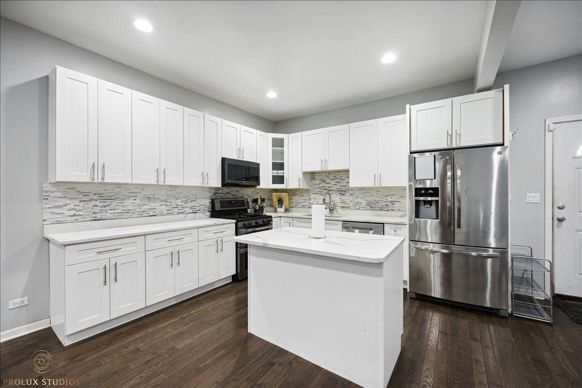 352 N Avers Ave - Photo 5 of 19