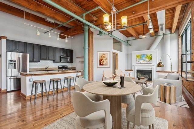 1727 S Indiana Ave #302 - Photo 3 of 21