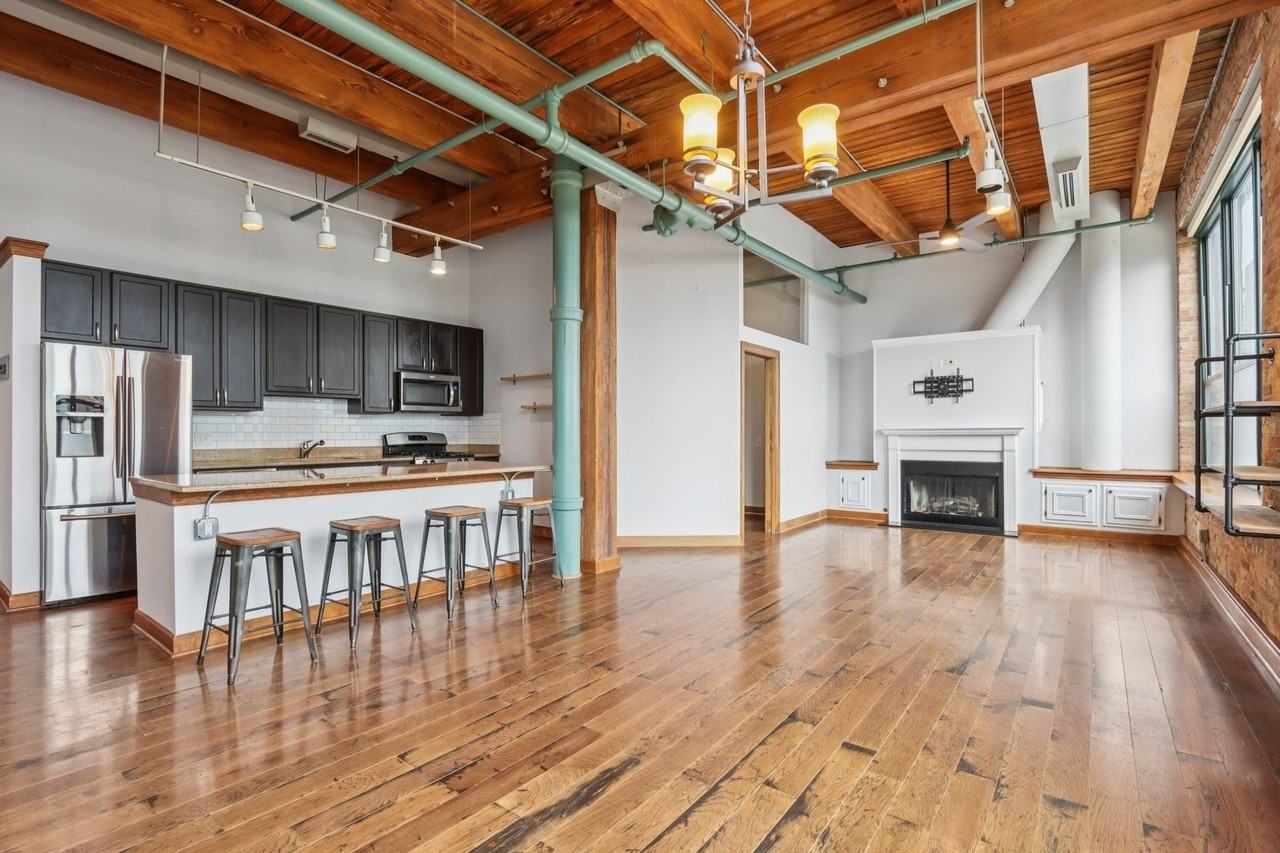1727 S Indiana Ave #302 - Photo 4 of 21