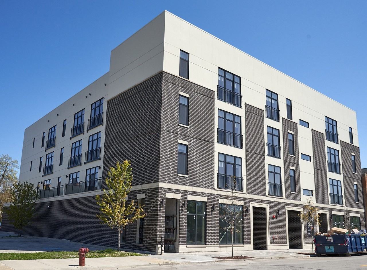 926 E 43rd St Apt 304 #304