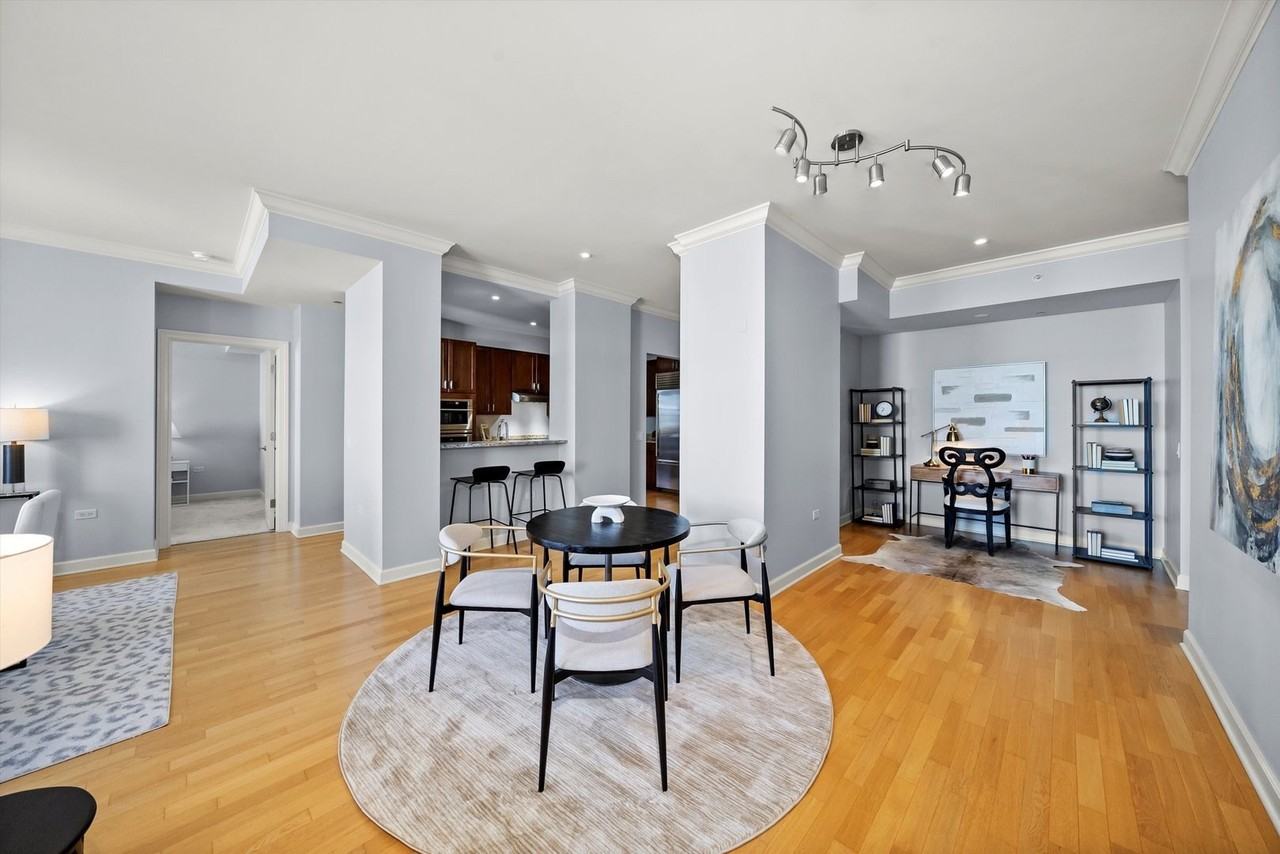 310 S Michigan Ave Unit 2101 #2101 - Photo 4 of 47