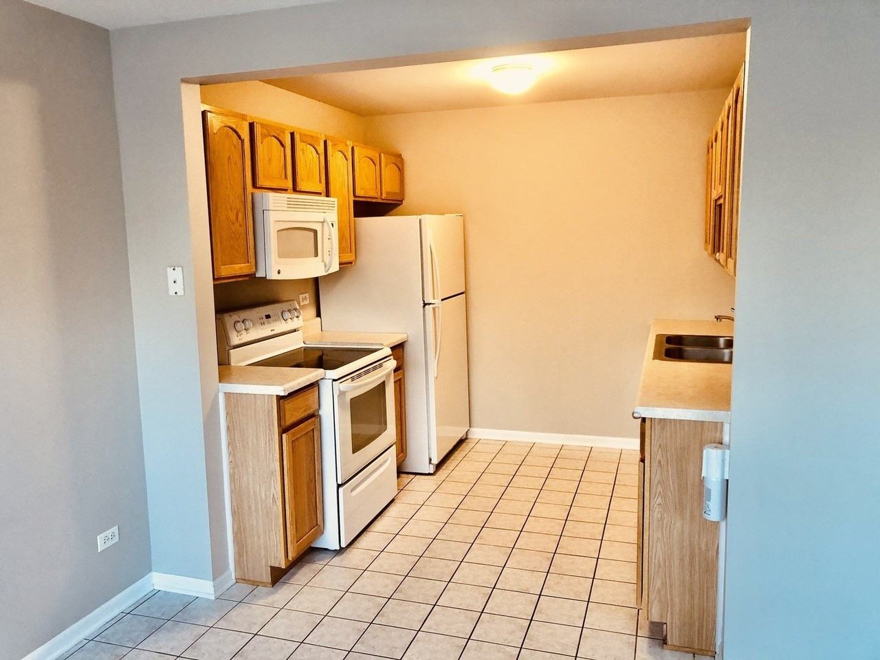 928 N Village Dr Unit 1 #1 - Photo 3 of 13