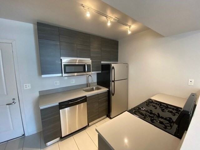 30 E Roosevelt Rd Apt 501 #501 - Photo 3 of 6