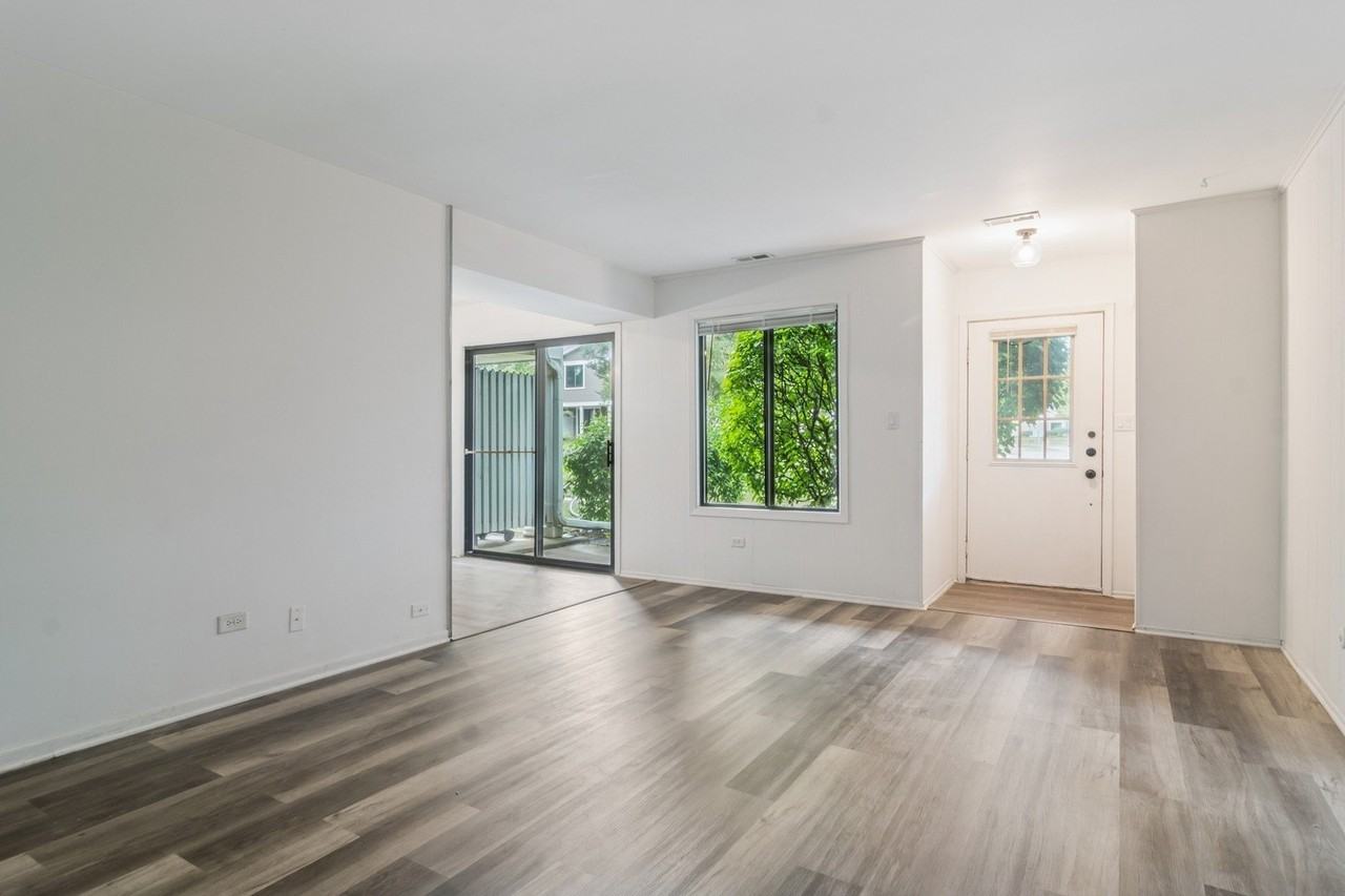 452 Harrison Ct - Photo 2 of 11