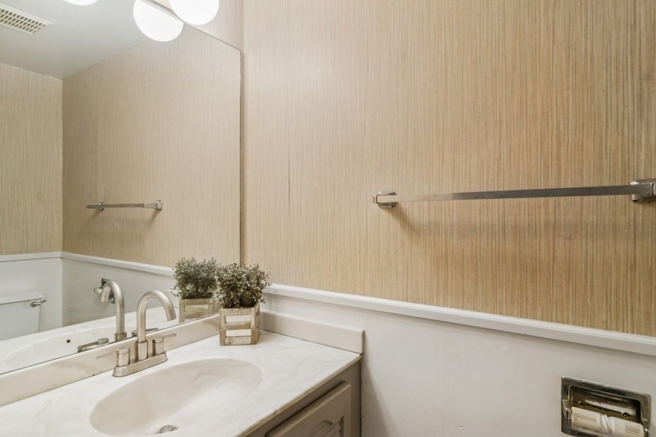 452 Harrison Ct - Photo 6 of 11