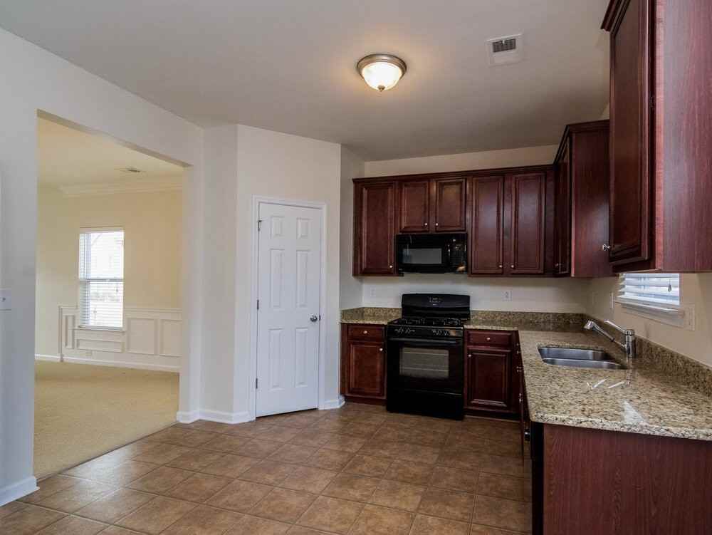 4215 Pointe Vecchio Cir - Photo 5 of 15