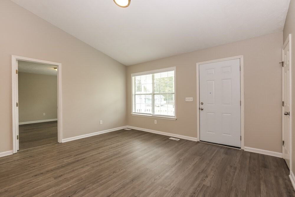 425 Jonesboro Ct - Photo 4 of 25