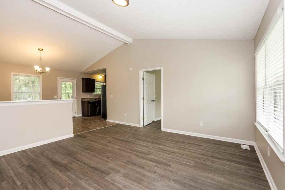 425 Jonesboro Ct - Photo 6 of 25