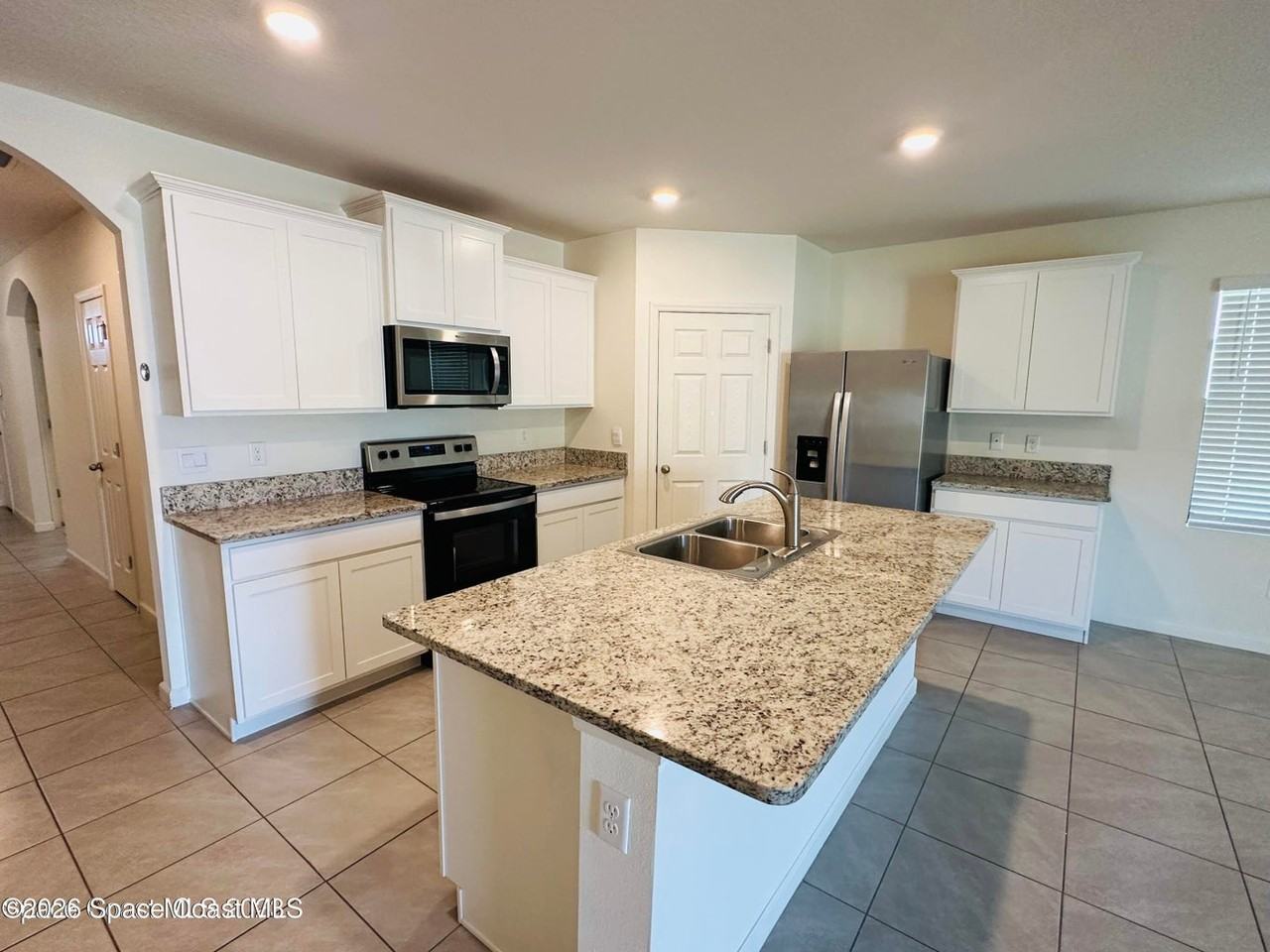 519 Old Country Rd Se #1 - Photo 3 of 7