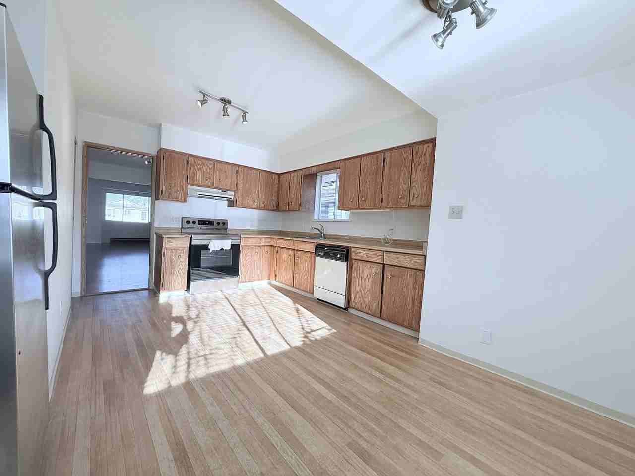 976 East 11th Avenue - Photo 5 of 14