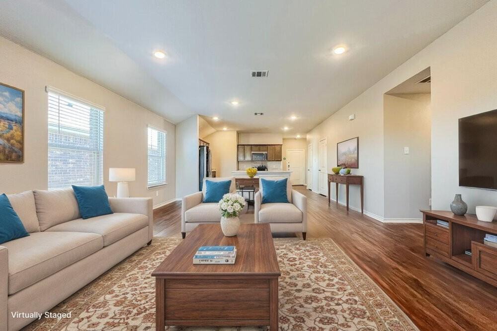 1805 Tulipwood Dr - Photo 4 of 19