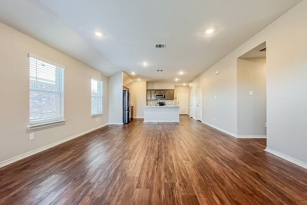 1805 Tulipwood Dr - Photo 5 of 19