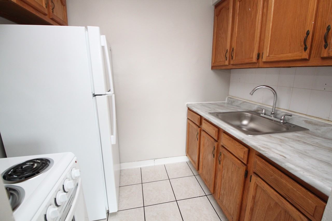 222 MELWOOD AVENUEAPT 606 #606 - Photo 4 of 11