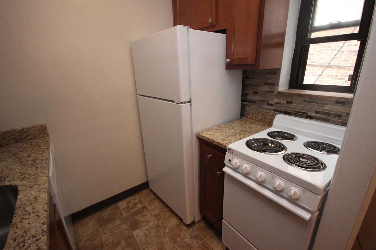 348 SOUTH HIGHLAND AVENUEAPT 101 #101 - Photo 3 of 7