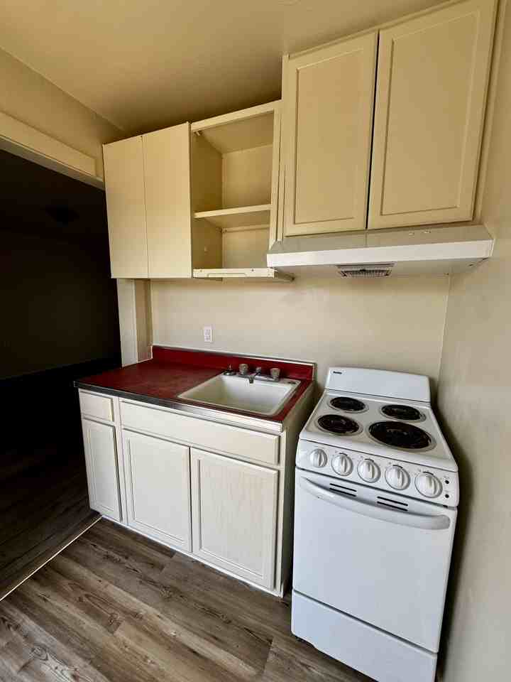 708 Ruby Ave - Photo 2 of 6