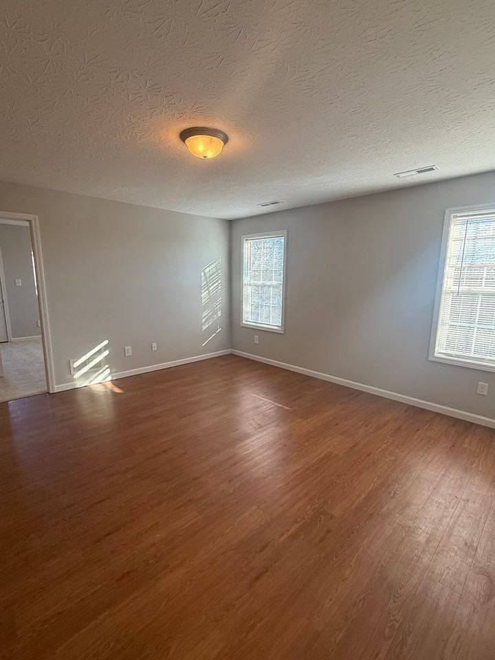 434 Upper Stone Ave - Photo 2 of 13