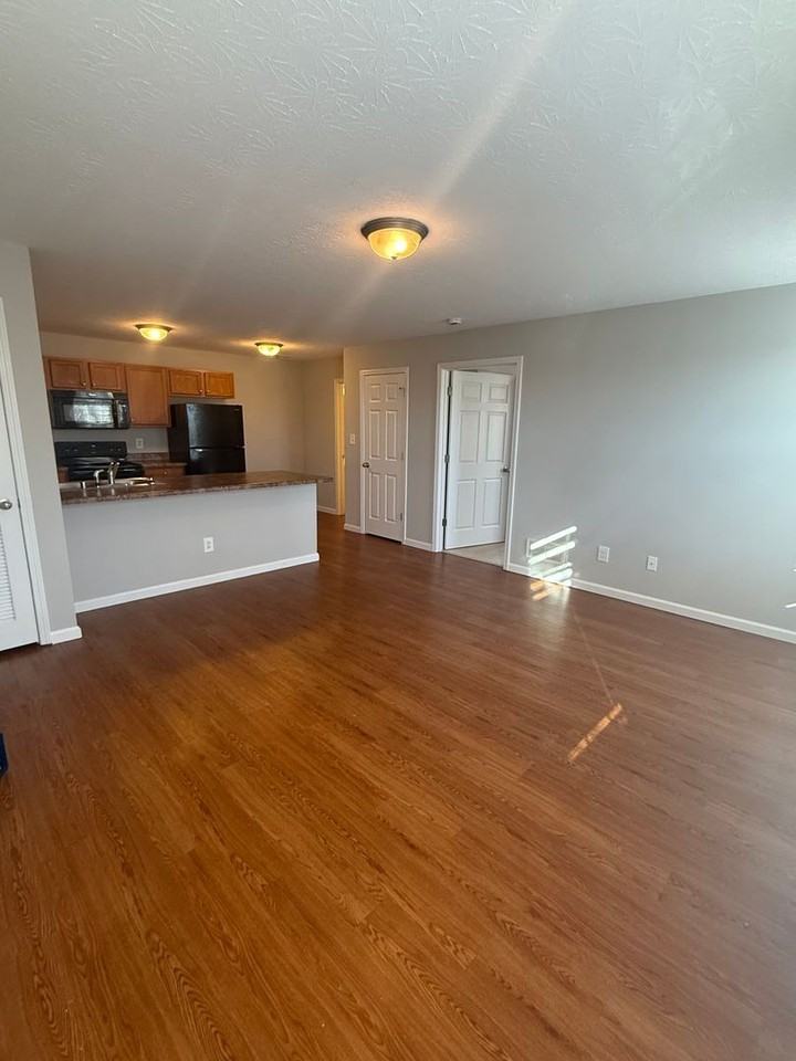 434 Upper Stone Ave - Photo 3 of 13