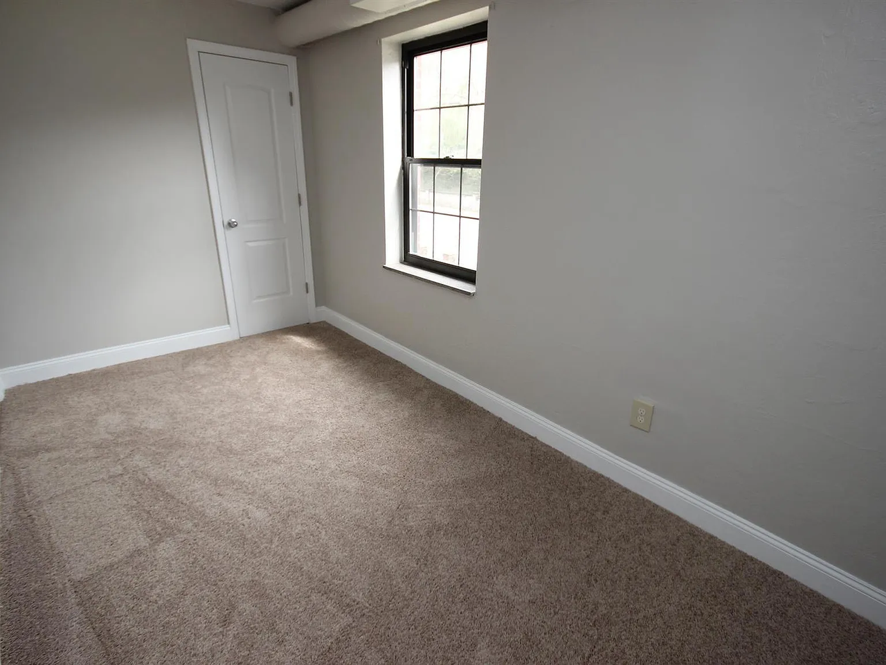 5925 FIFTH AVENUEAPT B-2 #B02 - Photo 7 of 8