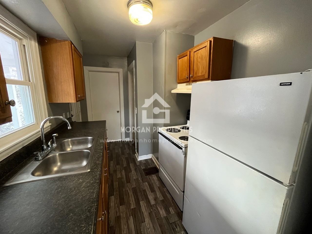 1531 W 10th St - Photo 3 of 6