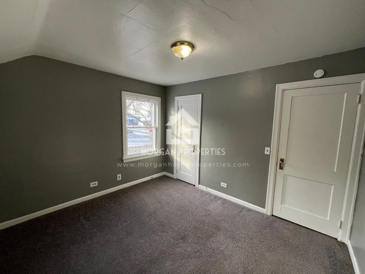 1531 W 10th St - Photo 6 of 6