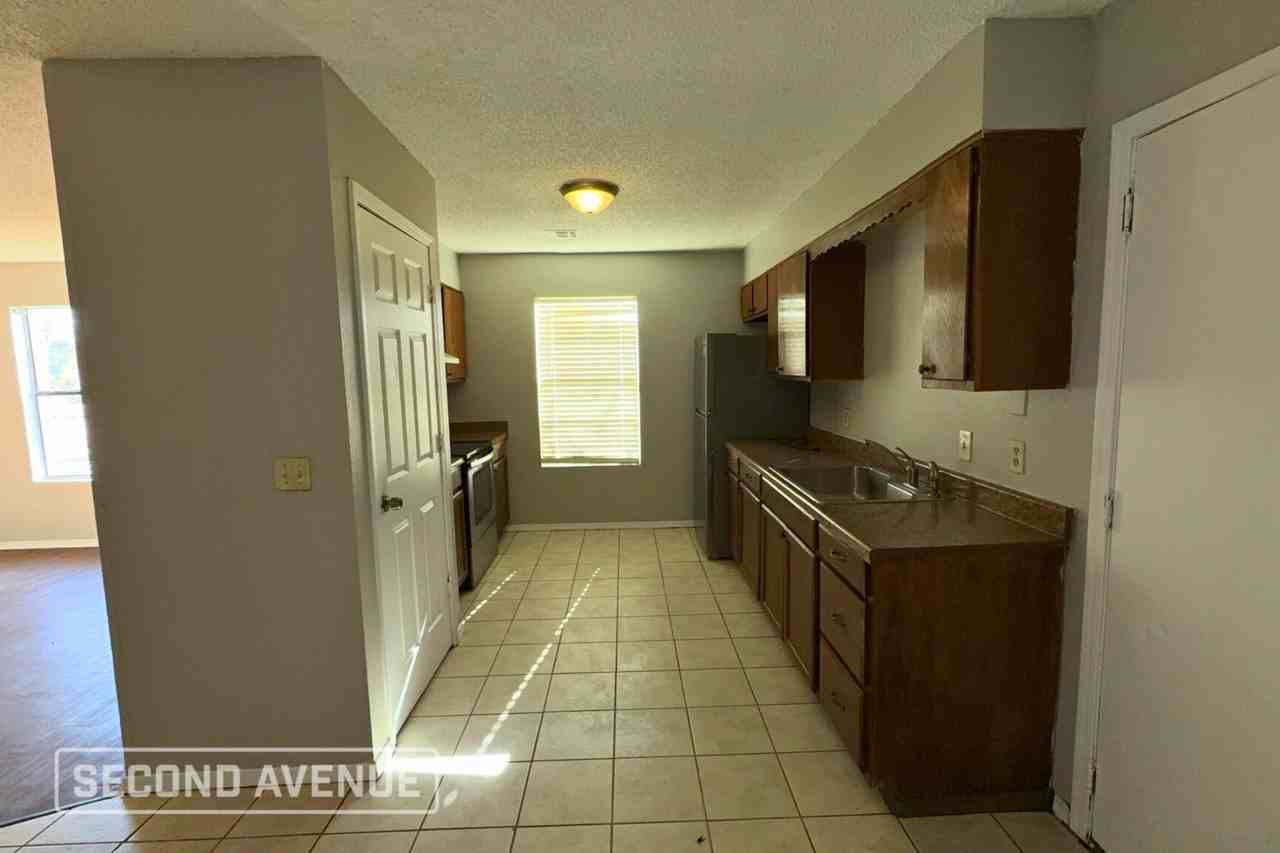 313 Nw 121st St - Photo 2 of 9