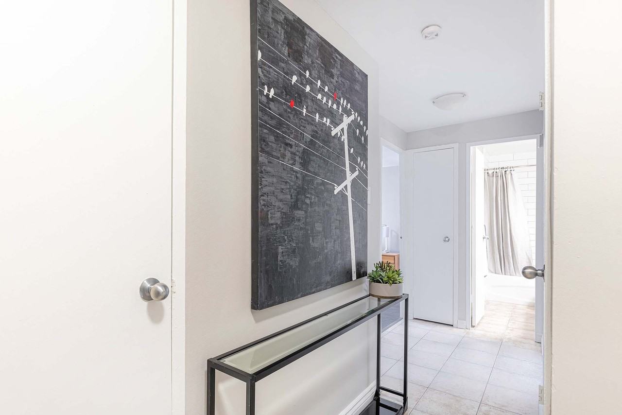 Newport Towers II - Photo 7 of 31