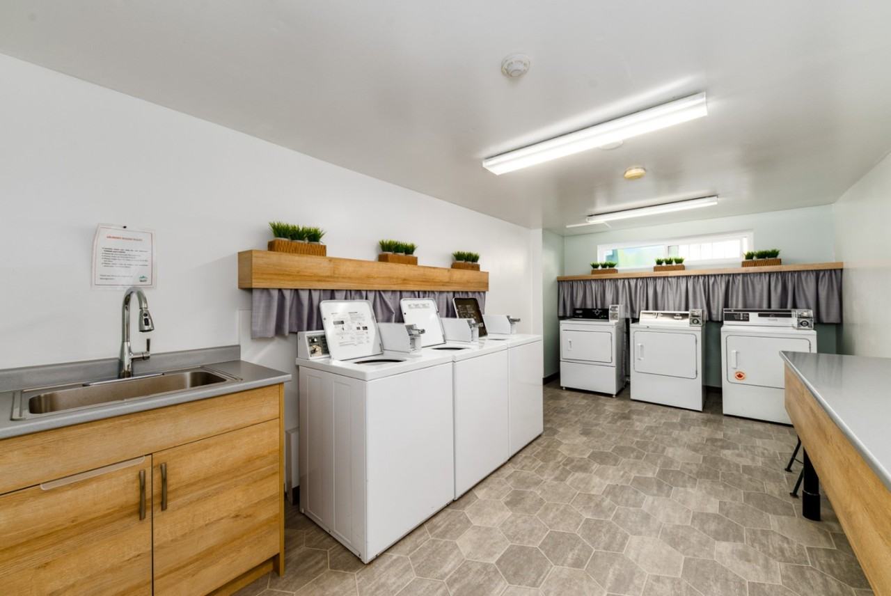 Sir John Franklin Apartments - Photo 4 of 8