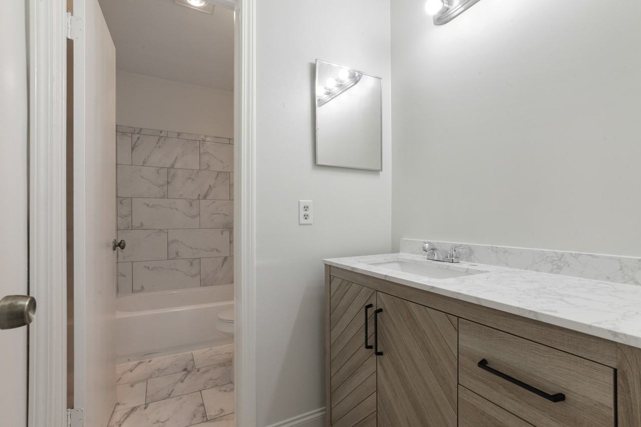 4025 Glenmere Dr #1 - Photo 3 of 20